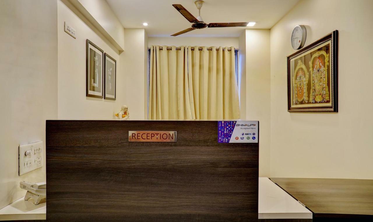 ホテル Treebo Bhagyashree Executive Mundhva エクステリア 写真